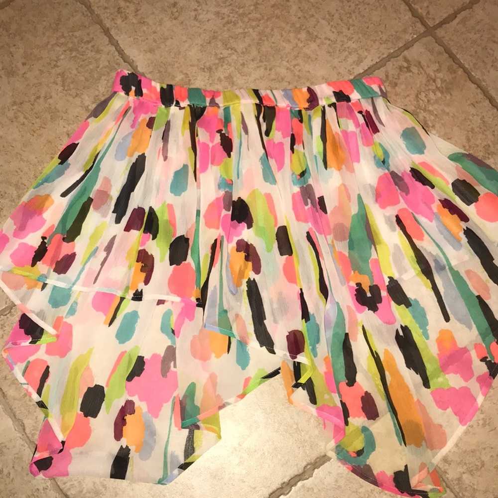 Feminine swim suit coverup